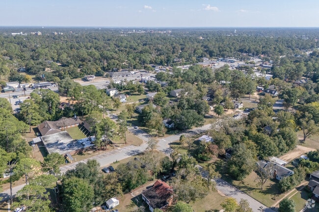 Adjacent to Slappey Boulevard, the Palmyra Heights neighborhood is a nice location.