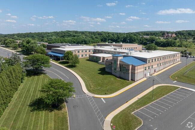 The student-teacher ratio at Daniel Boone High School is 16-1.