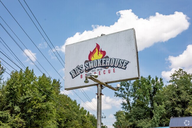 Enjoy some BBQ at RD's Smokehouse in Harvest.