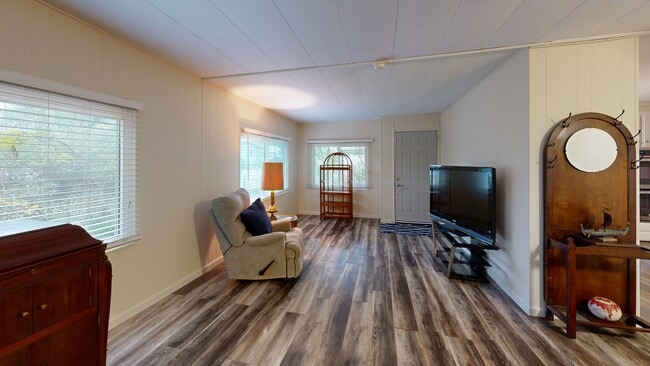 9360 N Blackstone Ave unit 213, Fresno, CA 93720 - photo 2