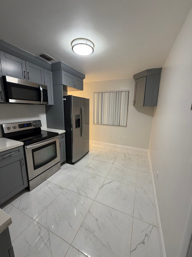 815 SW 5th Ct, Hallandale Beach, FL 33009 - photo 2