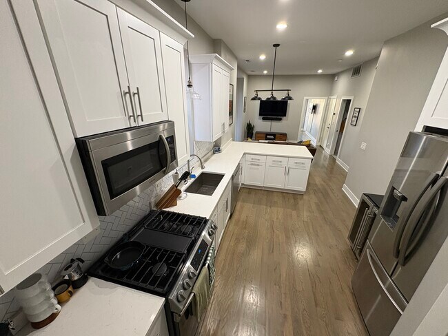 1933 W Ohio St unit 2, Chicago, IL 60622 - photo 7