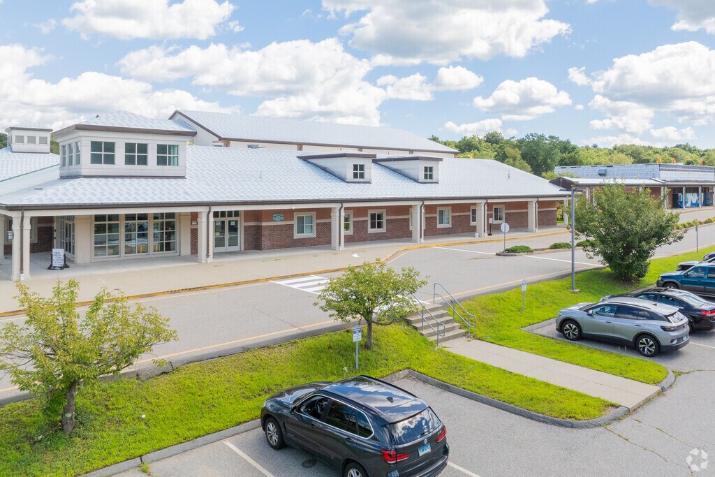 Gales Ferry School is a public school located in Gales Ferry, CT.