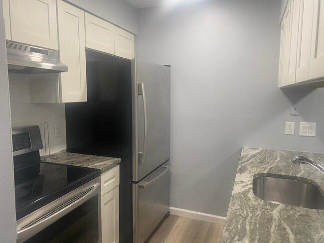 16546 Clarkson Dr unit Fraser Condo, Fraser, MI 48026 - photo 6