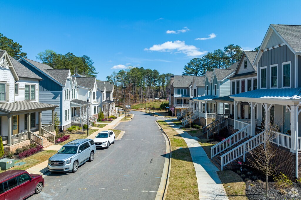 255 Tumbling Creek Dr, Alpharetta, GA 30005