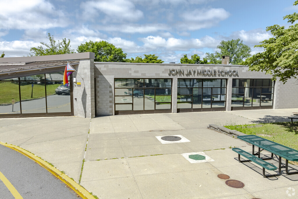 John Jay Middle School is located at 40 N Salem Road in Cross River, NY.
