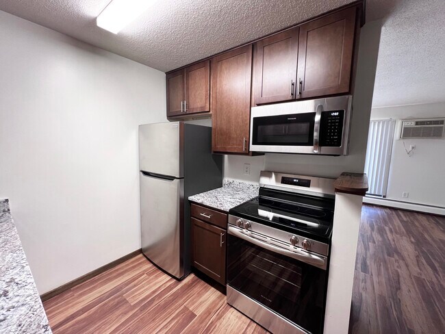 Lake Cove Village, Inver Grove Heights, MN 55077 - photo 2