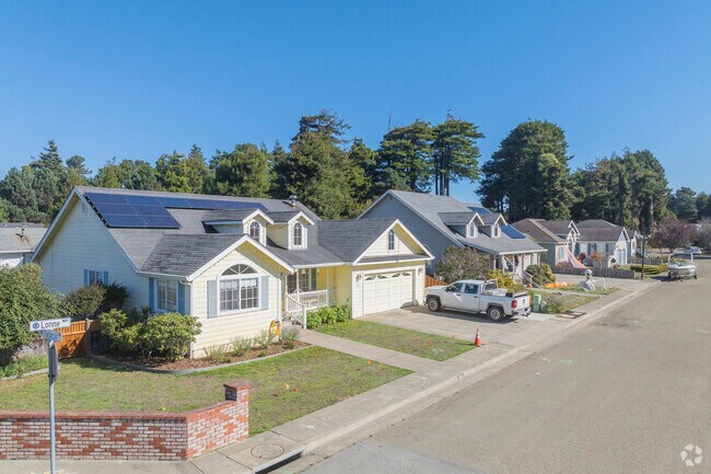 New Traditional type architecture is popular in Fort Bragg.