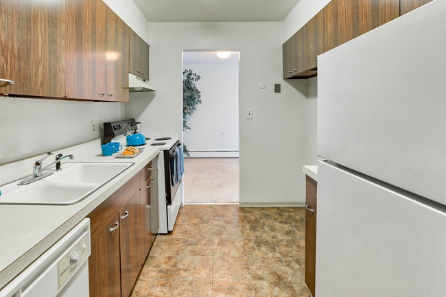 Sheridan Arms Apartments, Bay City, MI 48708 - photo 5