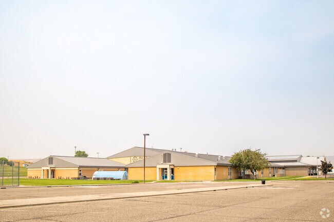Student loading zone at Glenns Ferry High School.
