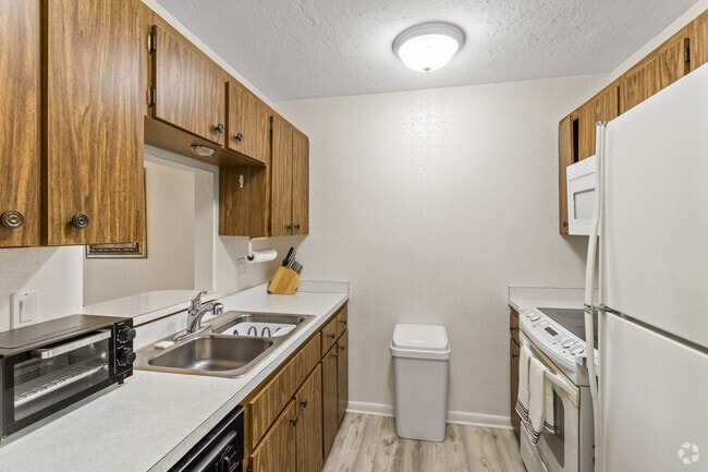 1BR, 1BA - 680SF - Kitchen