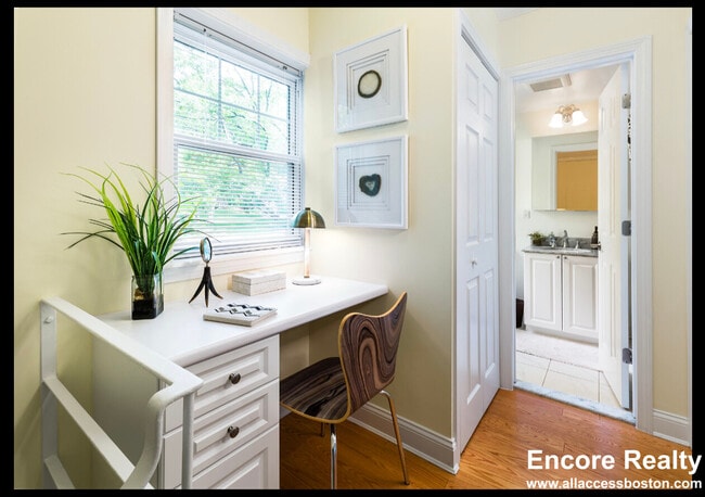 285 Beverly Rd unit 2, Chestnut Hill, MA 02467 - photo 3