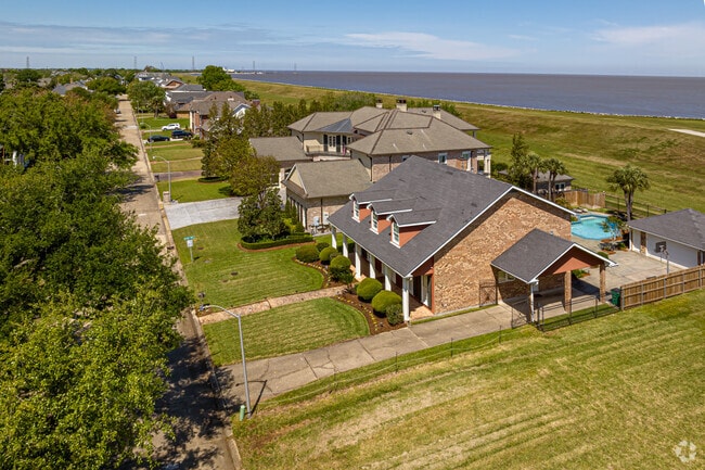 Elmwood Park’s tree-lined streets and lake views frame a neighborhood of well-kept homes and manicured lawns.
