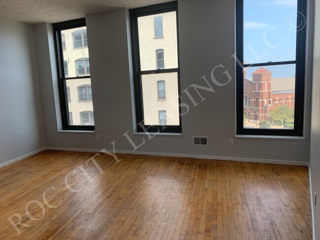 214 Andrews #4C Living Room