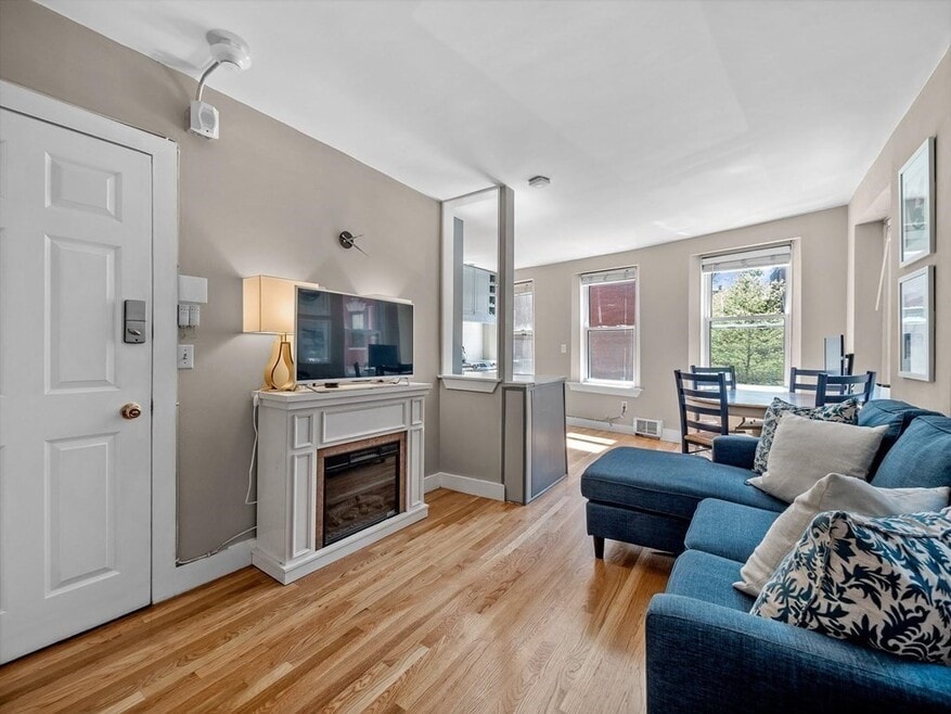 19 Charter St unit 3, Boston, MA 02113 - photo 1
