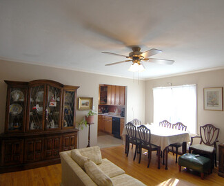 712 S Maple St, Urbana, IL 61801