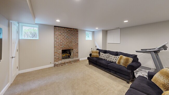 205 E Columbia Ave, Elmhurst, IL 60126 - photo 2