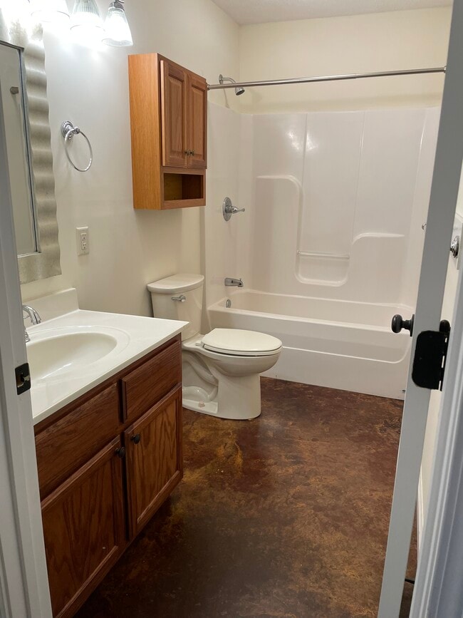 Hall/Guest Full Bath