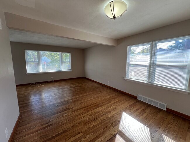 1509 Collins Ave, Saint Louis, MO 63117 - photo 5