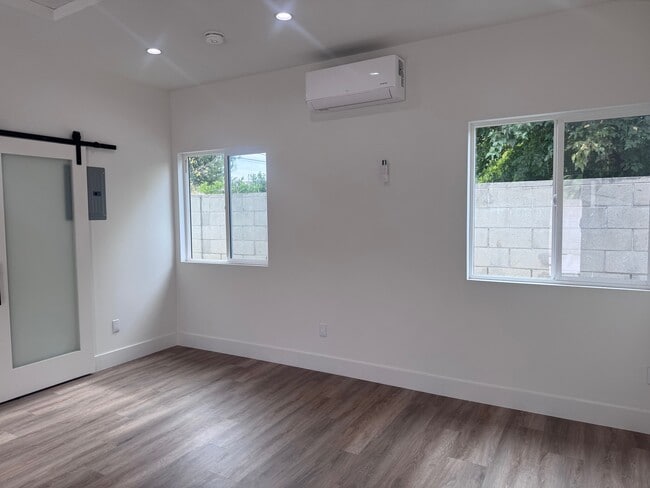 2320 N Naomi St unit 101, Burbank, CA 91504 - photo 4