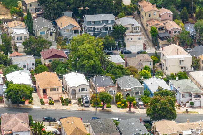 Tuxedo, Oakland has a uniform design with rolling streets and uniform homes.
