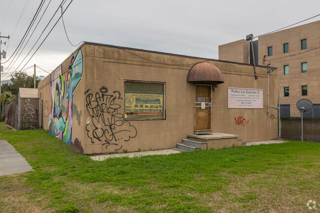 Harvest Time International Academy is conveniently located in Charleston.