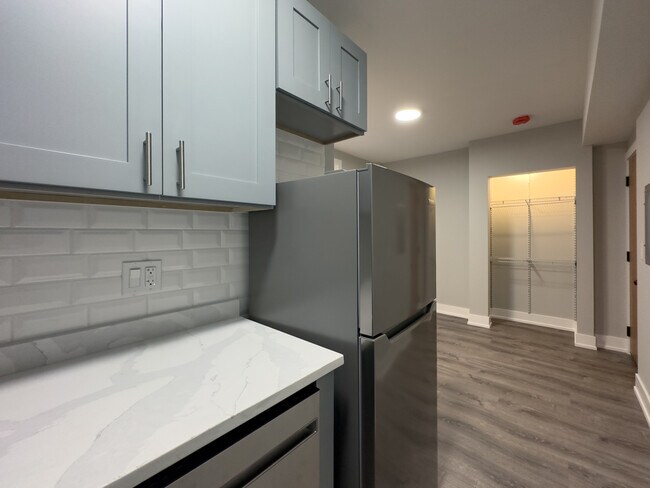 503 W Belmont Ave unit A03C, Chicago, IL 60657 - photo 5