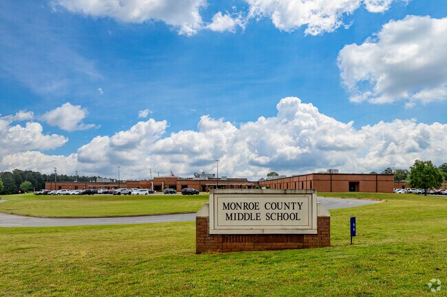 Monroe County Middle School has a 15 to 1 student to teacher ratio.