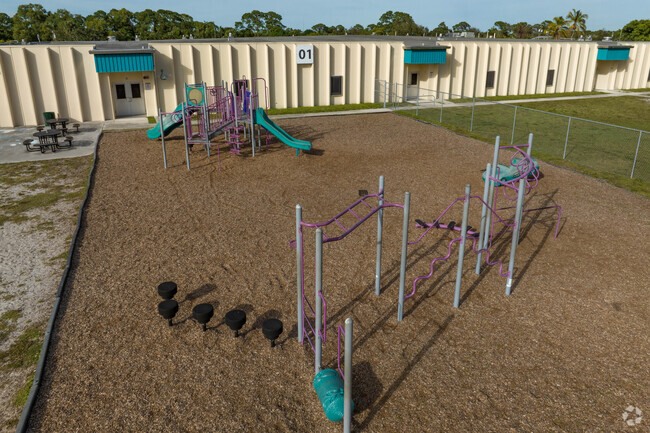 Floresta Elementary School features a playground for students to enjoy.