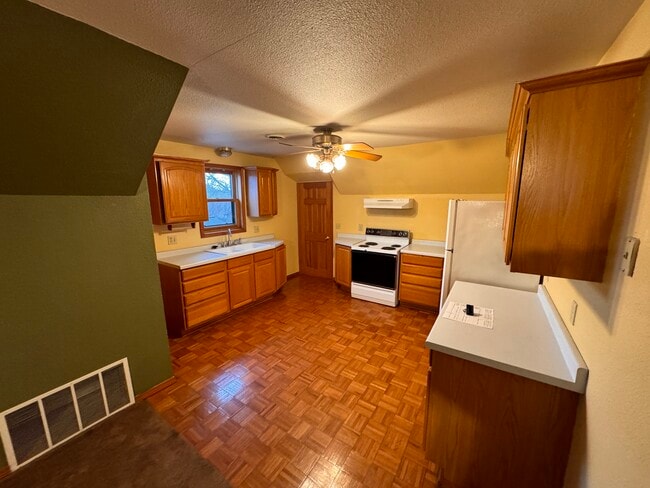 1216 S 21st St unit 1216 S 21st St, Manitowoc, WI 54220 - photo 4