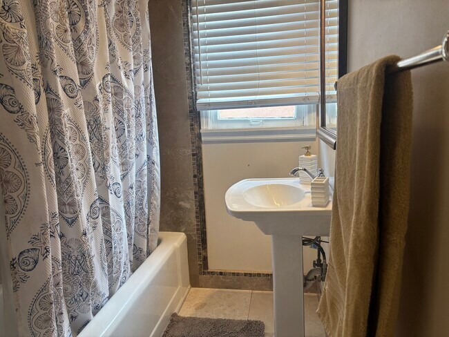 4238 W Slauson Ave unit 4238 Slauson, Los Angeles, CA 90043 - photo 4