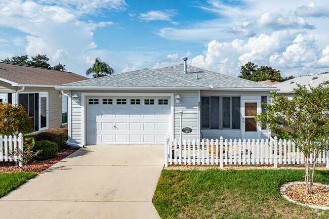 Patio villas in the Village of Summerhill offer smaller lots and floor plans.