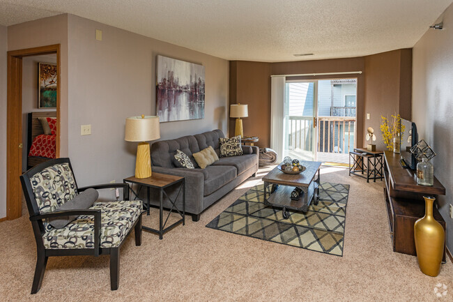 2BR, 2BA - 1,040SF