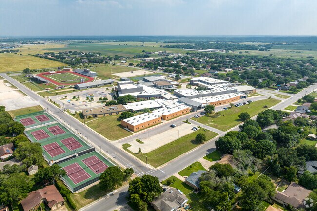 The school's alumni include professional athletes, musicians, and business leaders.