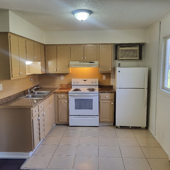 1019 Colonial Dr unit 1, Benton Harbor, MI 49022 - photo 6