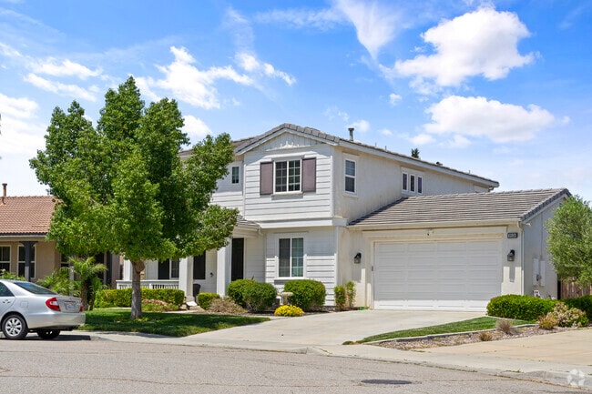 Create lasting memories in the comfort of Menifee's welcoming houses.