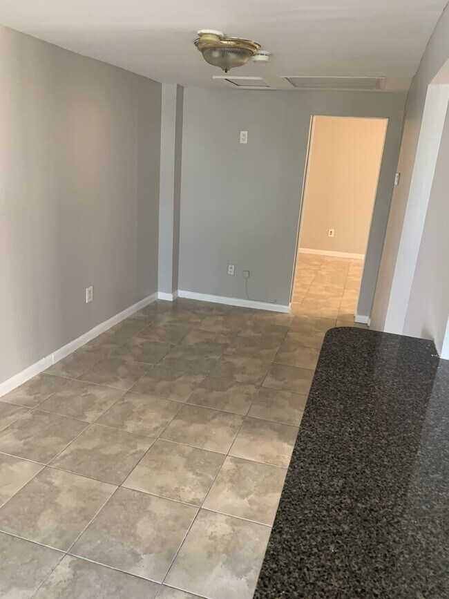 1036 SW 3rd St, Miami, FL 33130 - photo 2