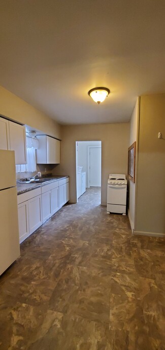 711 Pine St Unit 1, Sault Sainte Marie, MI 49783