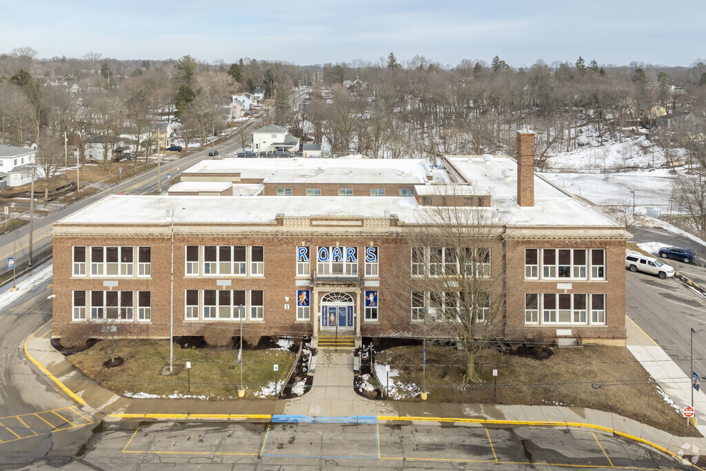 Kids are challenged to excel at Jefferson Elementary School.