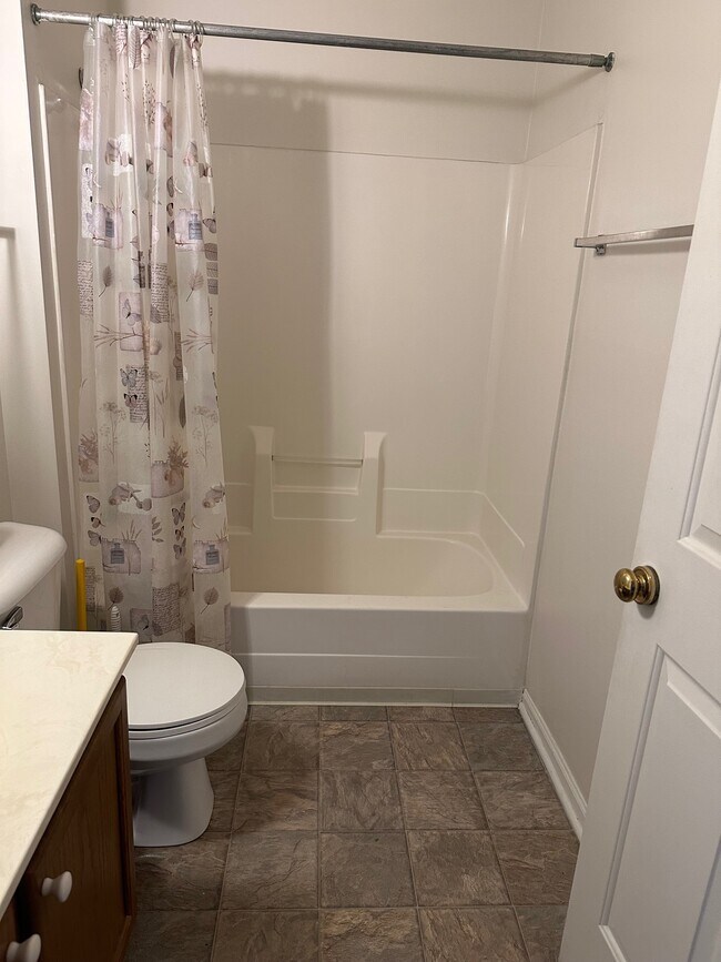 15 S Shafer St unit 1605, Athens, OH 45701 - photo 7