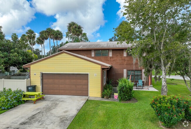 Cambridge has a large number of eclectic homes ranging from ranch to colonial to modern.