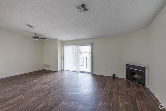 2BR, 2BA - 1128SF - Living Room