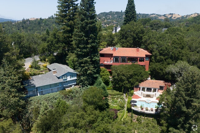 Most of the homes in Orinda Village are large luxurious homes built on the hillsides.