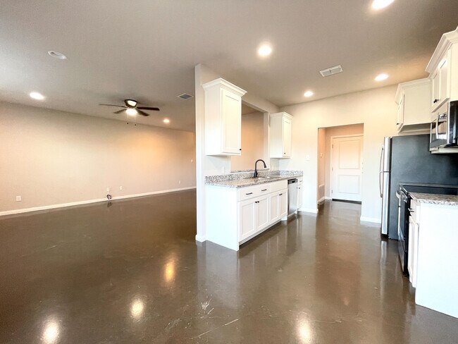 100 W Windmill Way, Waco, TX 76706 - photo 4