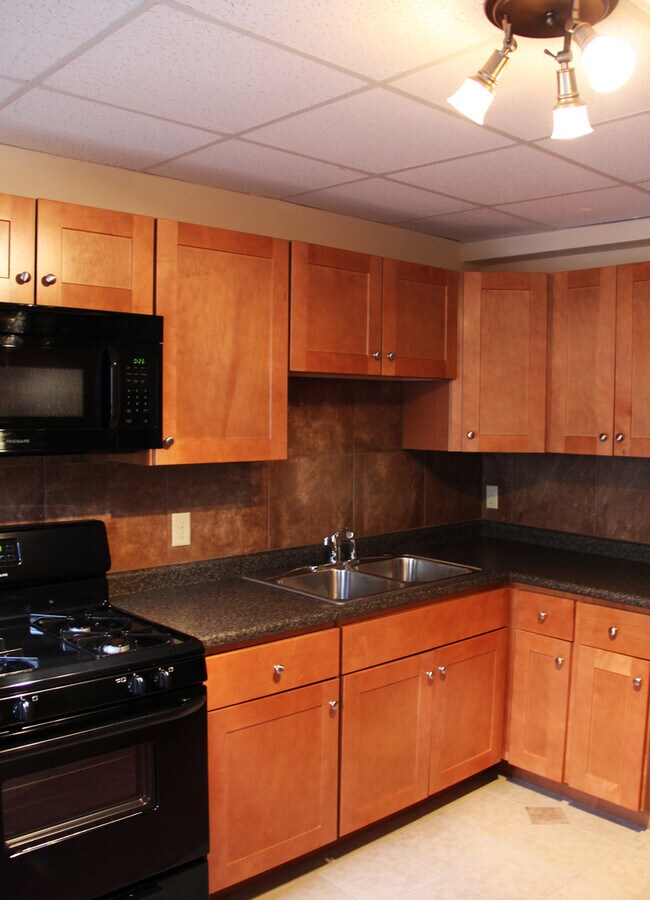 137 Park St unit 3, Burlington, VT 05401 - photo 2