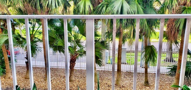 Vecino Del Mar unit 212, North Miami, FL 33181 - photo 4