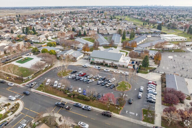 Your kids will enjoy learning in the inspiring atmosphere of Regency Park Elementary School.