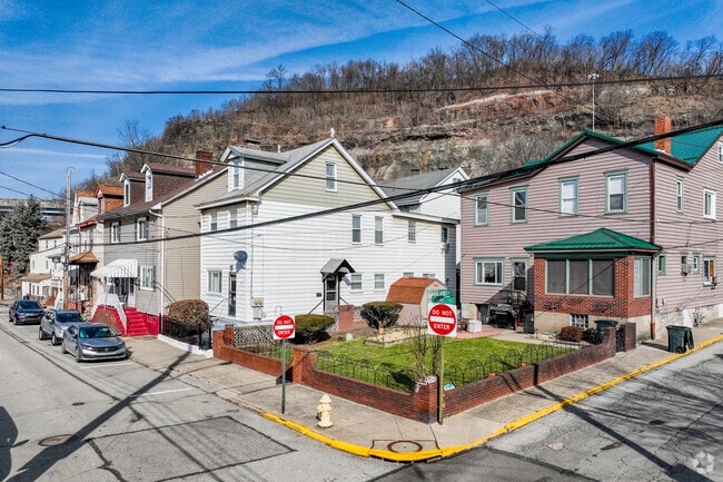 Some Sharpsburg homes offer yard space.