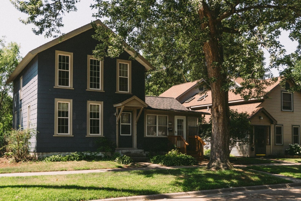 379 E Wabasha St, Winona, MN 55987 - photo 1