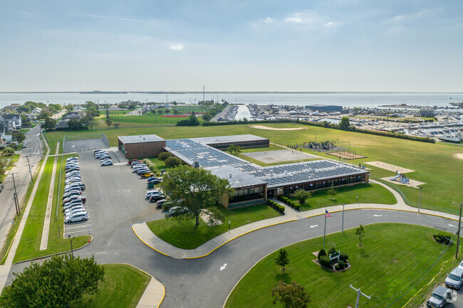 Harding Ave Elementary School has 291 students enrolled.